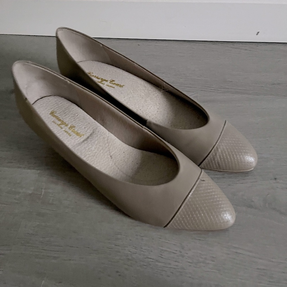 Size 10 Women’s Carriage Court Heels in Taupe